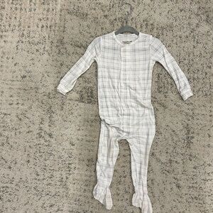 Magnetic Me 9-12 month gender neutral onesie. No stains and hung dry, VGUC
